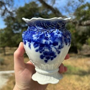 Clayton Johnson & Brothers Early 1900s Blue Flow Transfer-ware Vase